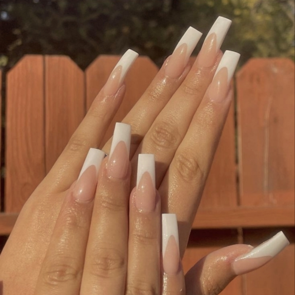 24 piece french tip nails
